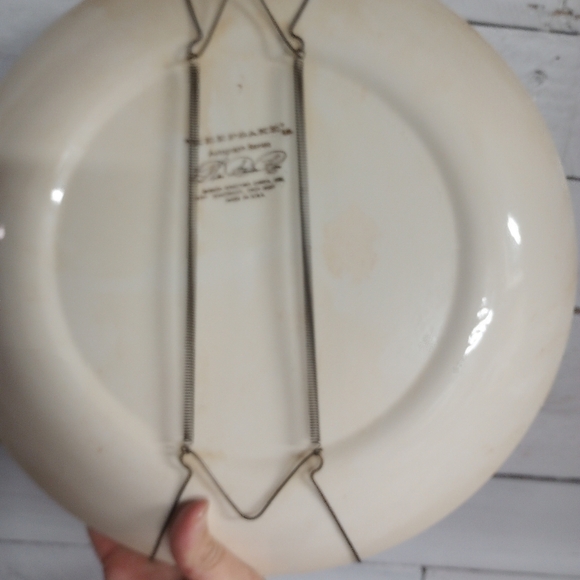 Cream and Gold Decorative Serveware Plate with Antique Illustration - Picture 6 of 9